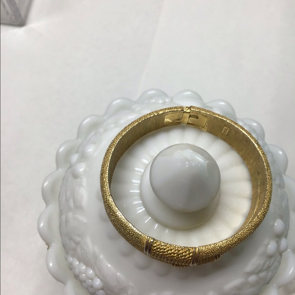 Cuff - Picture 3 of 5